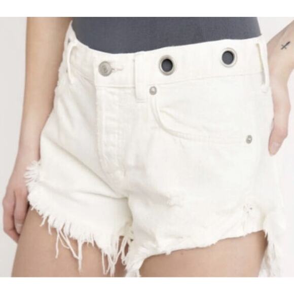 We The Free Grommet White Button Fly Denim Distressed Cut Off Shorts Size 24 - Picture 1 of 8